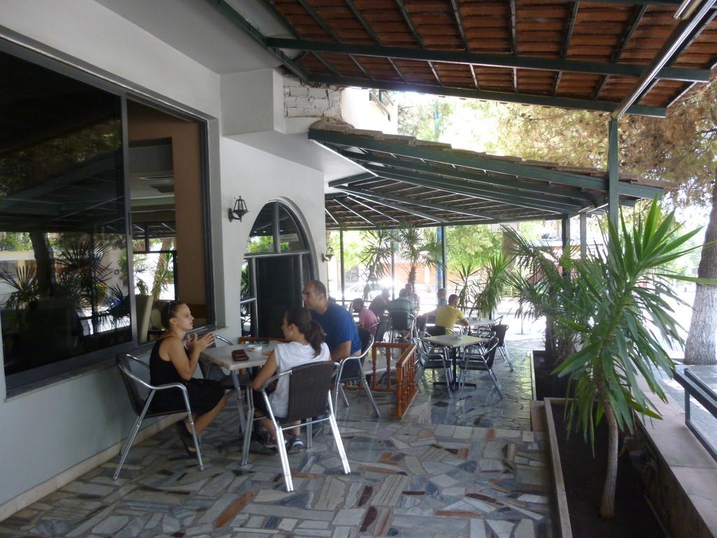 Joy Hotel Sarande Ngoại thất bức ảnh
