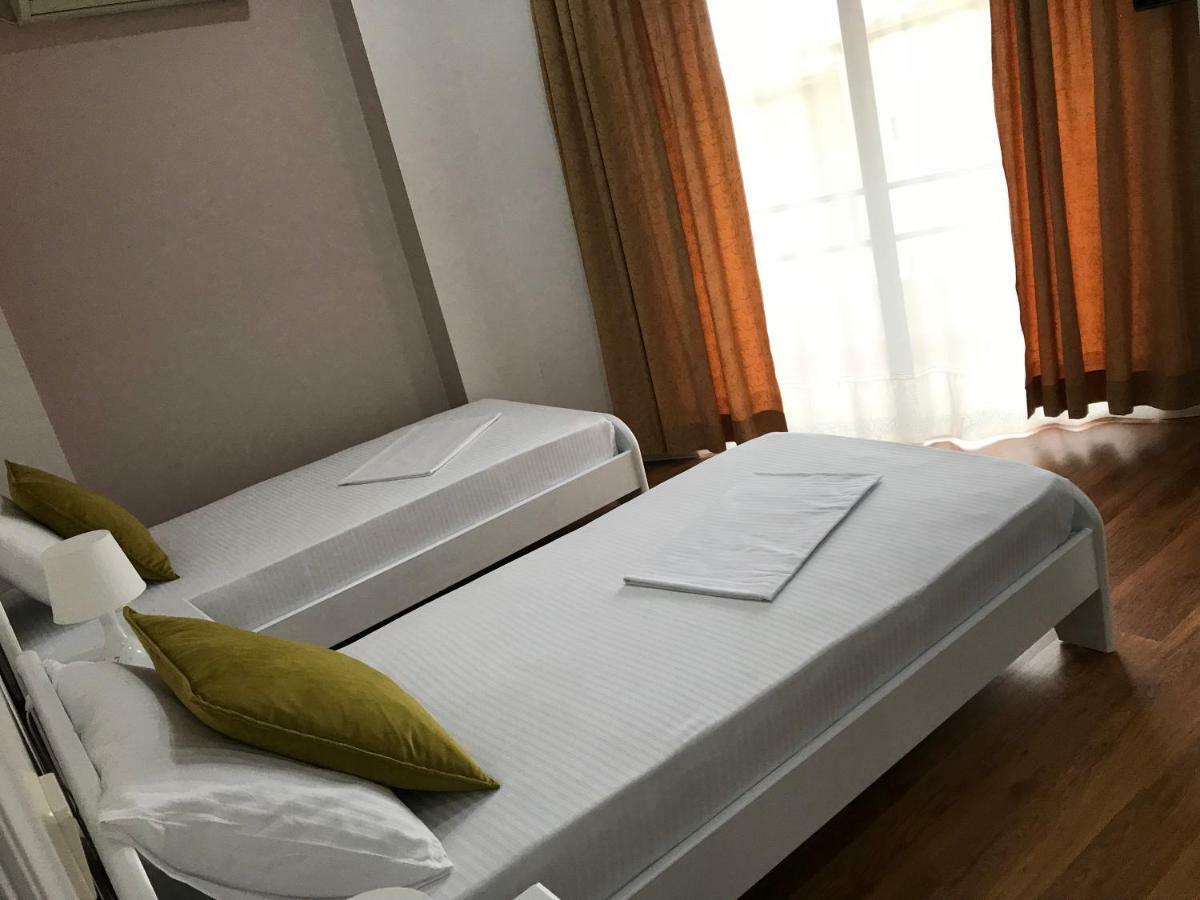 Joy Hotel Sarande Ngoại thất bức ảnh