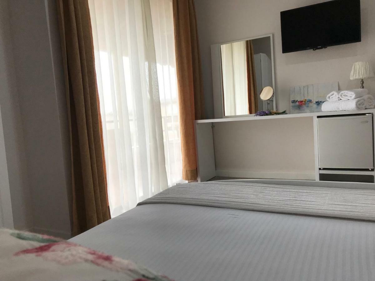 Joy Hotel Sarande Ngoại thất bức ảnh