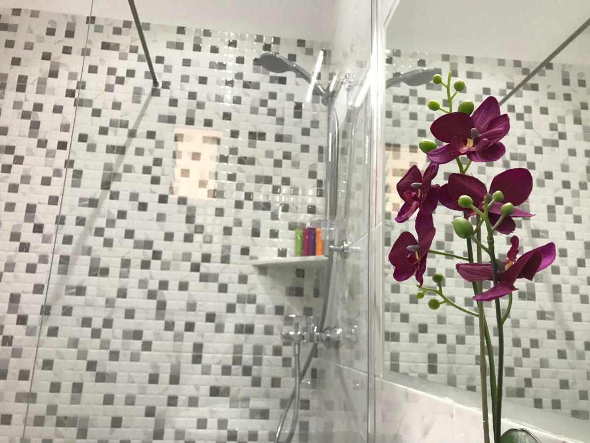 Joy Hotel Sarande Ngoại thất bức ảnh
