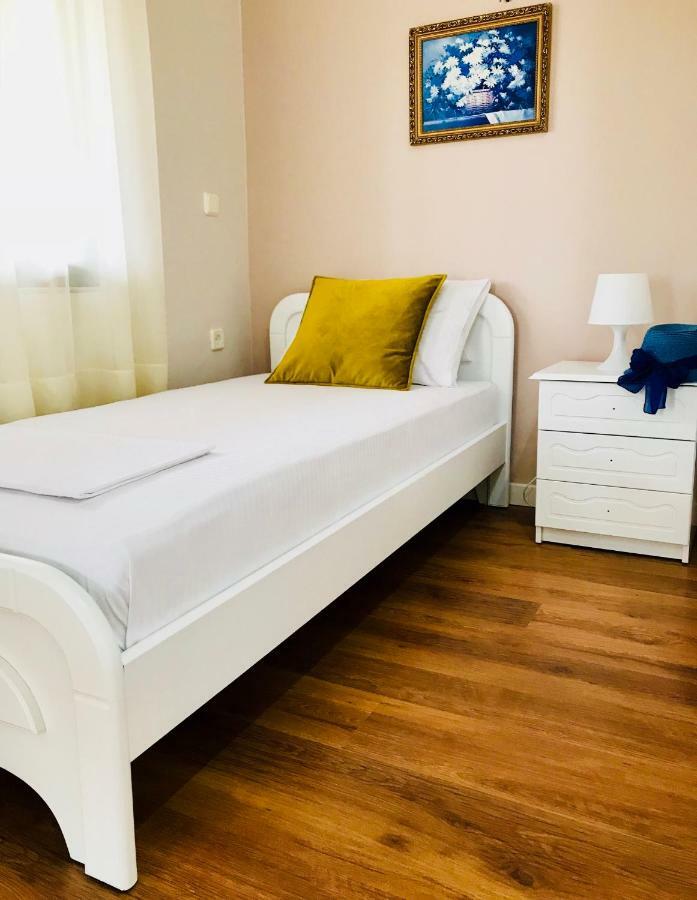 Joy Hotel Sarande Ngoại thất bức ảnh