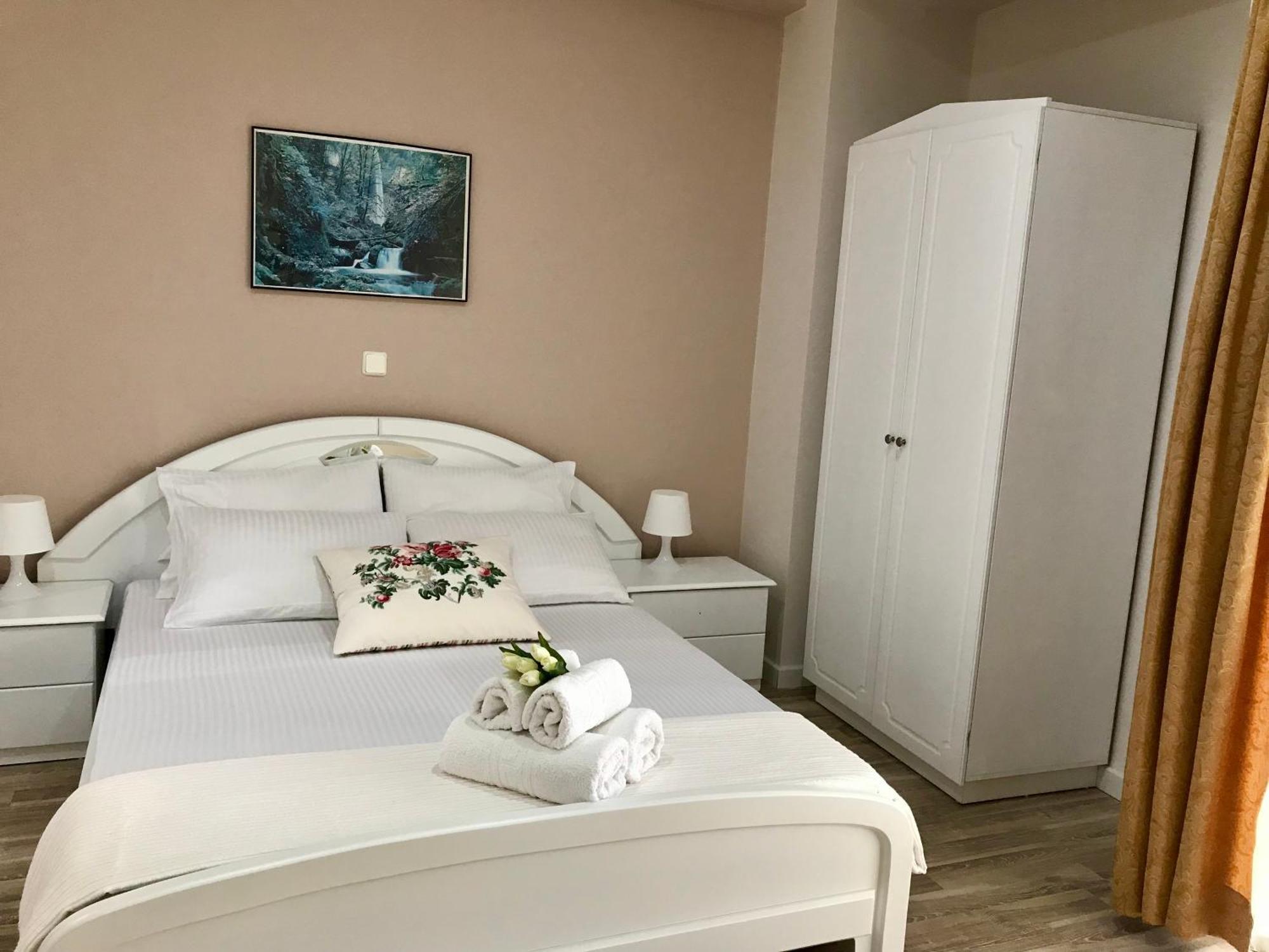 Joy Hotel Sarande Ngoại thất bức ảnh