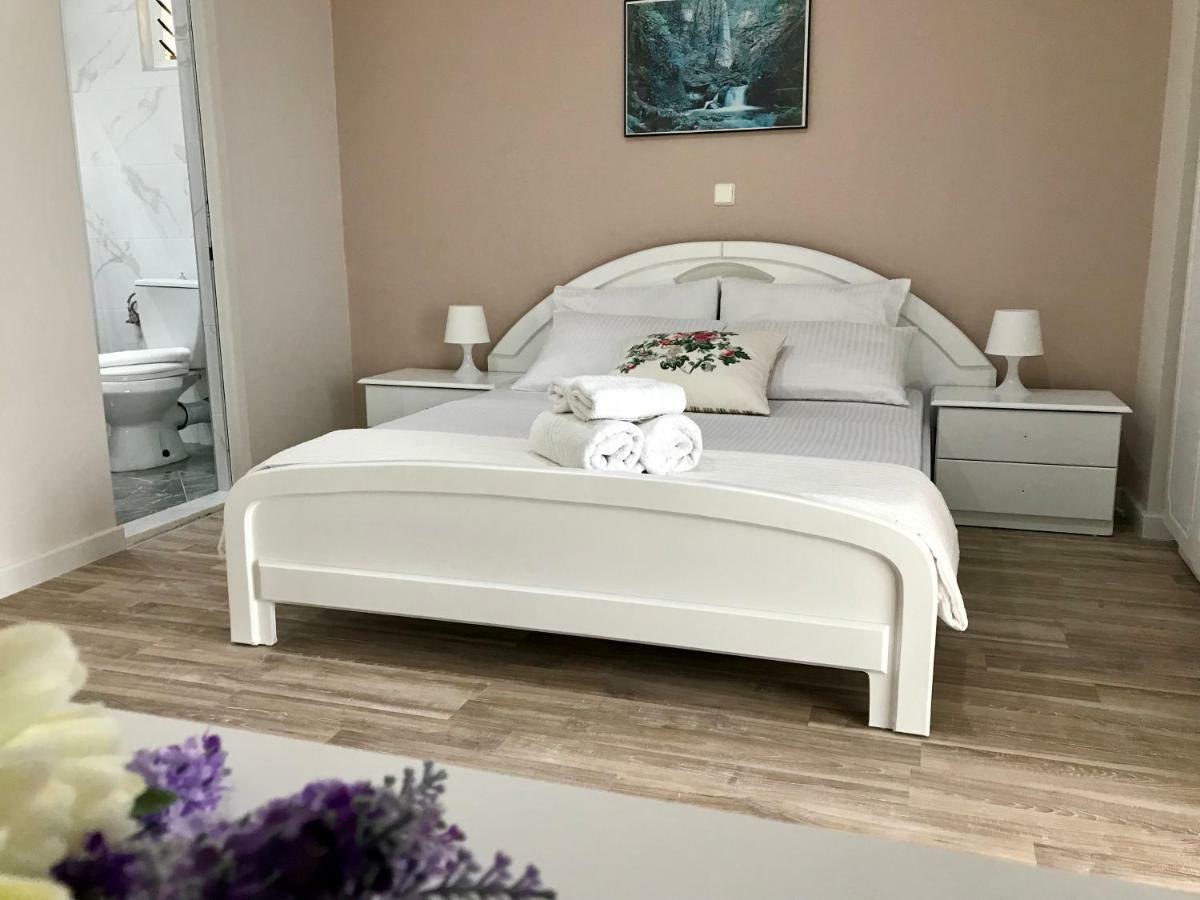 Joy Hotel Sarande Ngoại thất bức ảnh